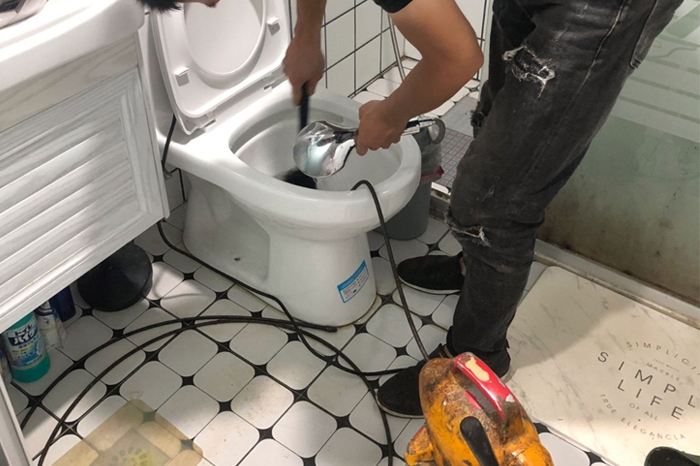 鄯善马桶堵塞自己疏通还是找师傅？专业上门服务让你省时更省心